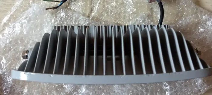 REFLETOR - ZL 5715 - Potência 150W; Tecnologia do LED COB; Temperaturas de cor 5.000 K