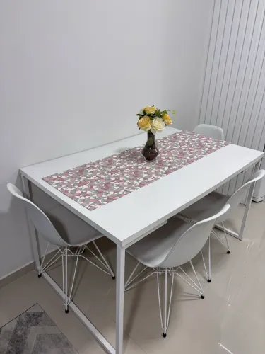 Mesa retangular com 4 cadeiras