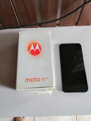 Vendo um telefone Motorola 64gB azul conservado