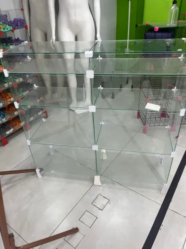 Vendo balcão td em vidro