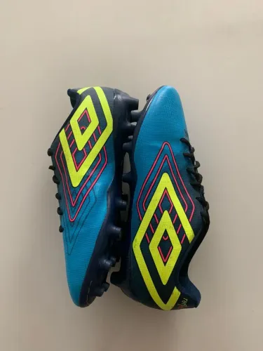 Chuteira umbro original