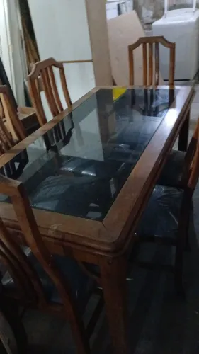 Mesa com 6 cadeiras