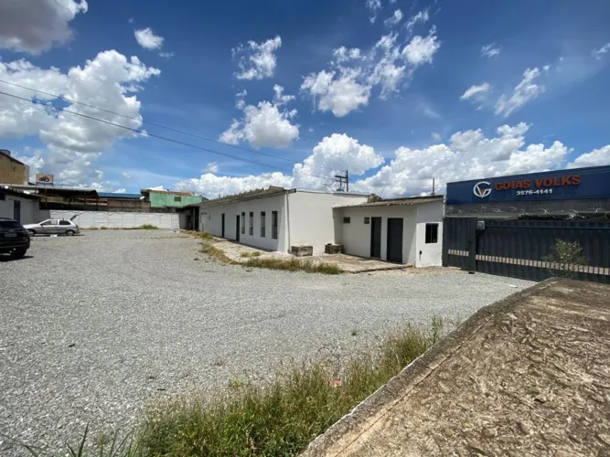 IMOVEL COMERCIAL COM 1.800m² FRENTE PARA AVENIDA CESTELO BRANCO
