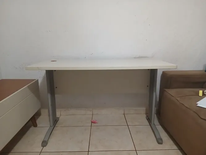 MESA DE ESTUDO/ ESCRITÓRIO PÉS DE FERRO