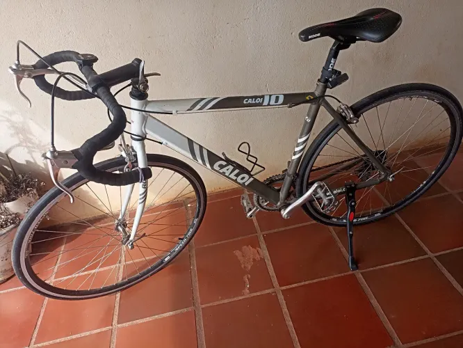 Vende-se bicicleta Caloi, com acessórios