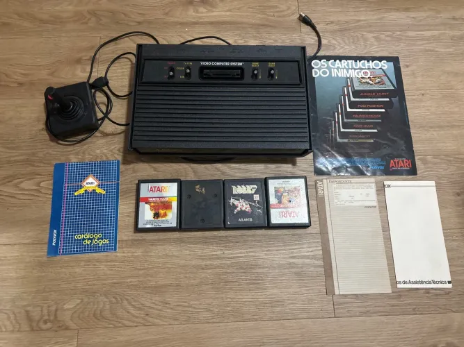 Atari 2600 C/ Jogos e manuais