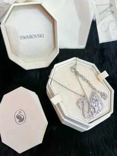 Colar Swarovski cisne brilhante 