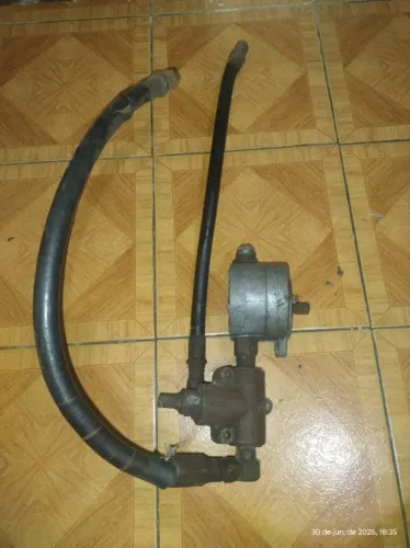 BOMBA HIDRAULICA DE ENGRENAGEM DANFOSS + VALVULA PRESSAO USADOS