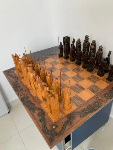 Jogo de Xadrez em madeira - FEITO A MÃO