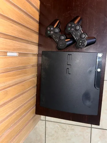 PS3 Desbloqueado + dois controles