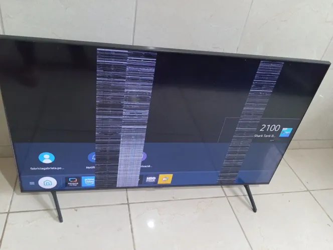 Samsung Smart 50" - Tela com listras