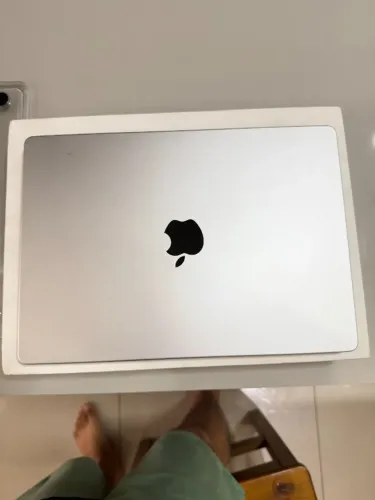 Macbook pro M1, 32gb de ram, 512 de armazenamento, 14 polegadas, tem caixa