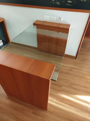 Mesa de vidro com mdf