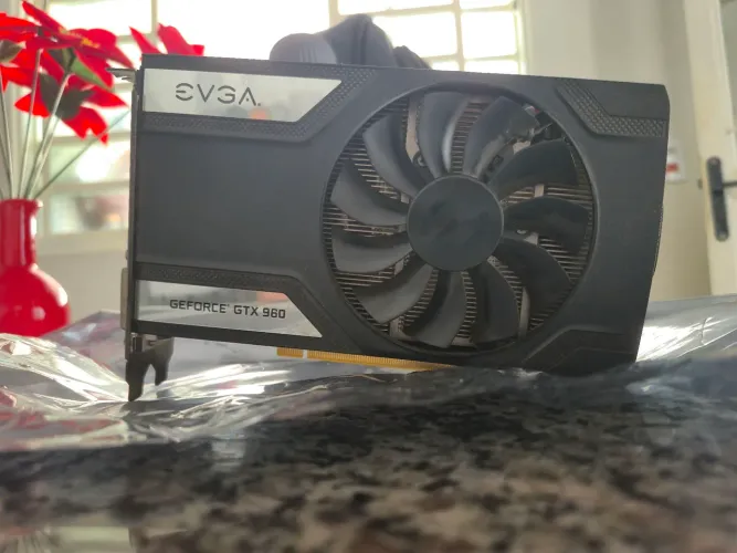 Placa de vídeo - GTX 960 2GB - COM DEFEITO.