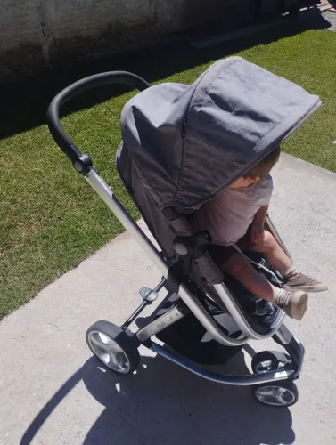 Carrinho de bebê + bebê conforto