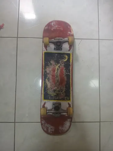Skate 8.5 usado (shape de maple)