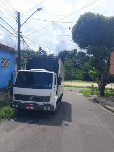 Caminhão para frete e mudança 