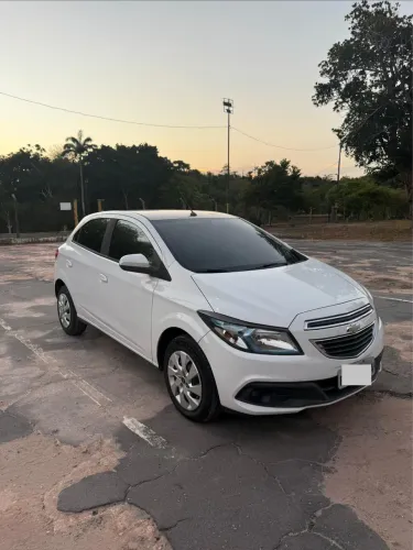 Chevrolet Onix Hatch LT 1.4 8V Flex Power Mec. 4P 2015