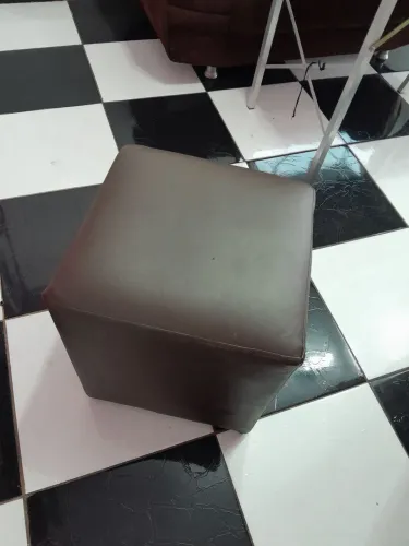 Puf marrom de corino em perfeito estado!! Só 60 reais!