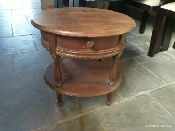 Mesinha de cabeceira antiga decoração reliquia antiquario