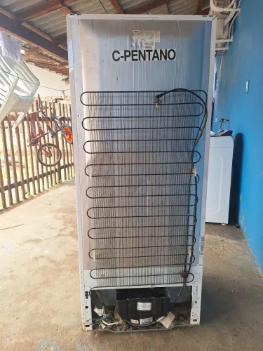 Vende se geladeira