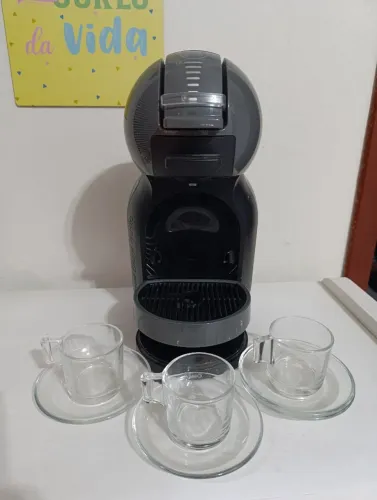 Cafeteira Dolce Gusto c/xícaras