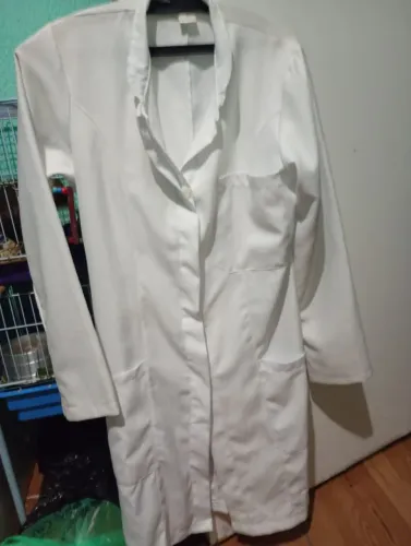 2 jalecos de veterinário ou medico