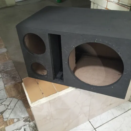 Vendo caixa trio vazia 180 reais .