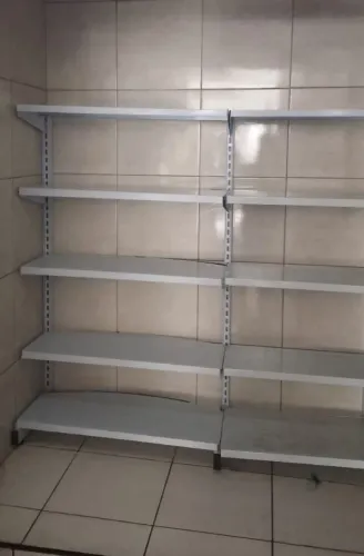 Prateleiras de Aço