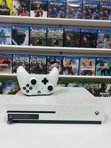 Xbox One S 500gb semi novo com 1 contole  