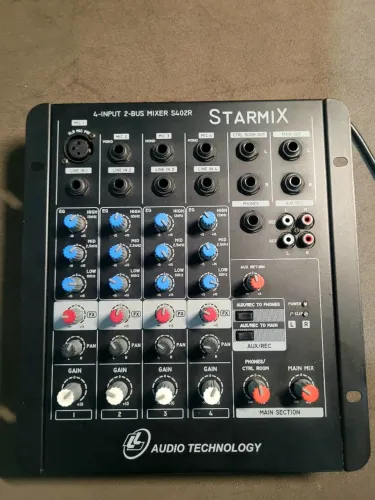 Mesa de Som Starmix 4 canais Microfone e Guitarra