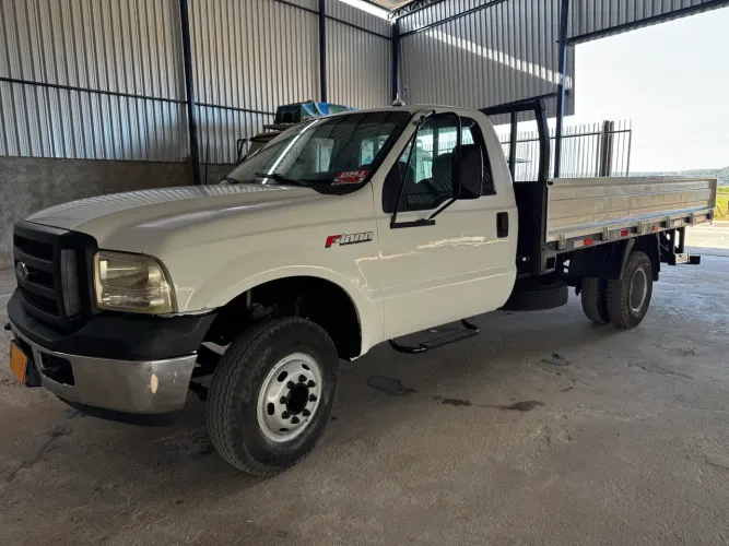 Ford F4000 (bico, bomba e embreagem novos)