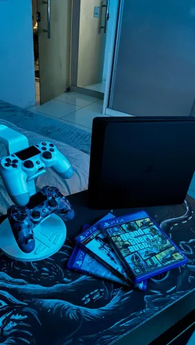 Ps4 slim desbloqueado + controle + 3 jogos físicos