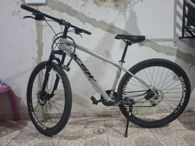 Bicicleta aro 29 KSW prata