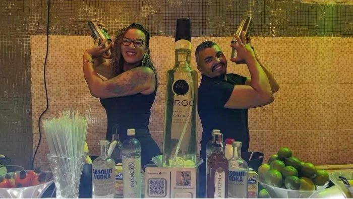 Barmans profissionais para seu evento agende ja o seu e nao fique de fora 