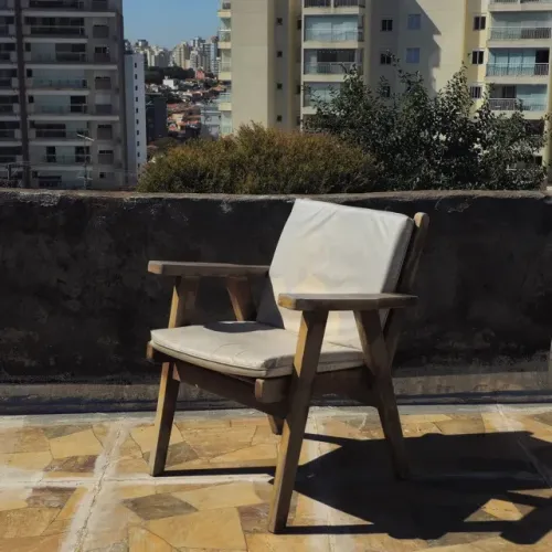 Cadeira de madeira maciça para ambientes externos + estofado impermeável original