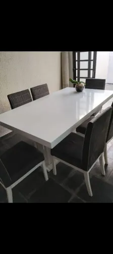 Mesa com 6 cadeiras