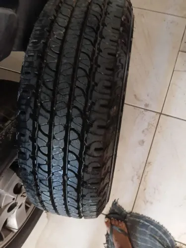 Vendo pneu de s 10, tamanho 15