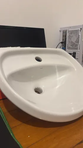     Lavatório para Banheiro com Coluna de Louça