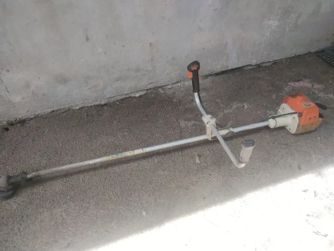 ROÇADEIRA STIHL FS220