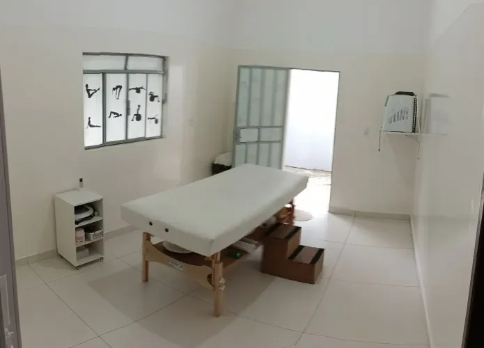 Aparelhos de Pilates e assessórios para clínica de fisioterapia 