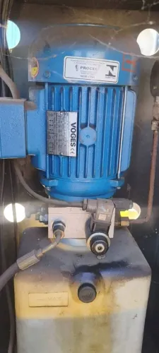 Parte superior torre de comando hidráulica pantográfica motor 3 cv monofásico 22O