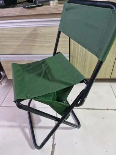 Cadeira portátil com bolsão inferior