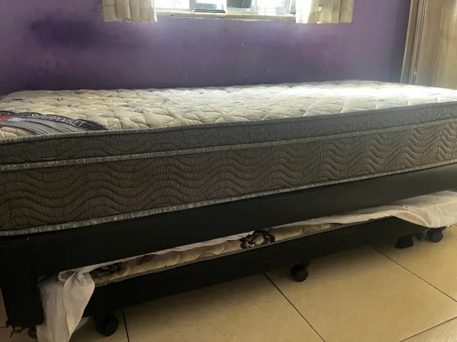 Cama solteirão com auxiliar 