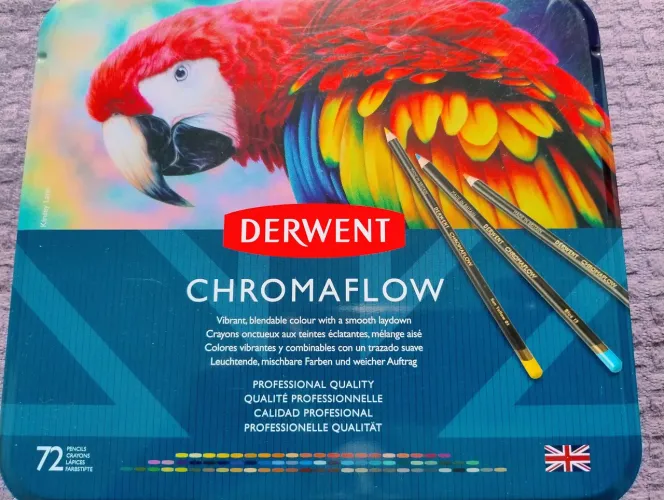 Estojo Chromaflow Derwent com 72 cores NOVO