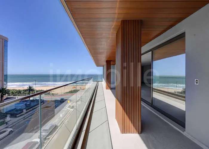 Apartamento no Edificio Brava Dreams na Praia Brava.