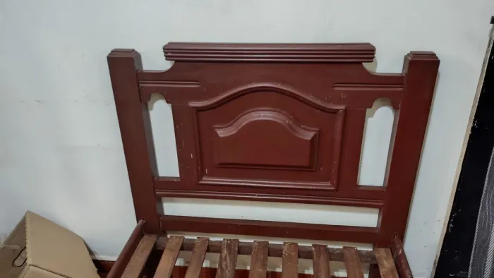 Cama solteiro colonial