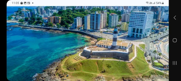 Apartamento em frente ao largo do Farol da Barra.