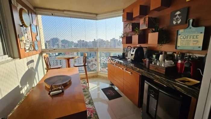 Aluga-se apartamento 03 quartos na Praia de Itapuã.