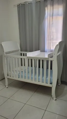 Berço Americano Completo com Trocador - Excelente Estado!